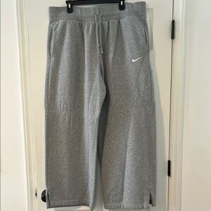 Nike Sportswear Phoenix Fleece
Women's High-Waisted Wide-Leg Sweatpants